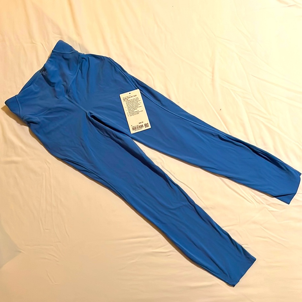 Lululemon Size 4 Base Pace 25” blue